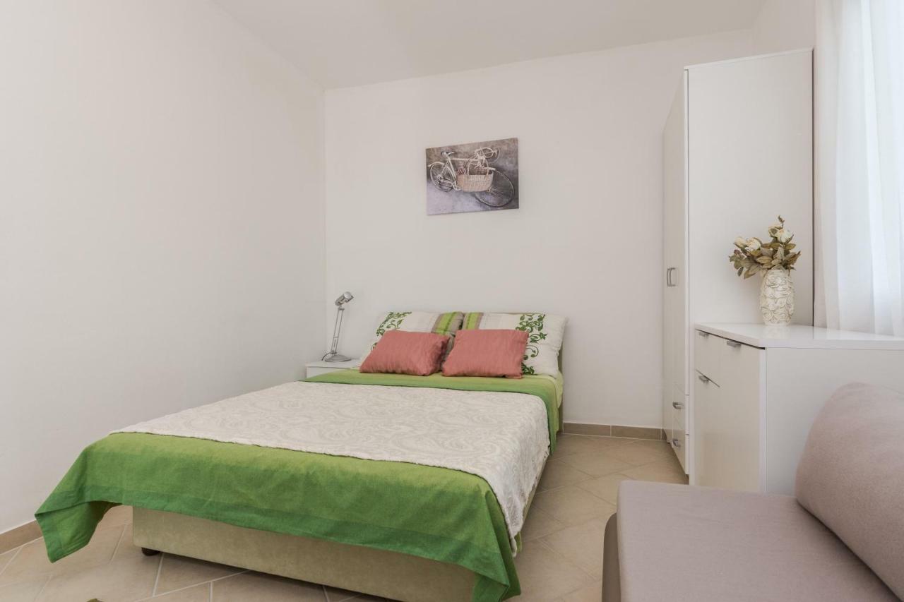 Villa Flora Maris Apartments Privlaka  Bilik gambar